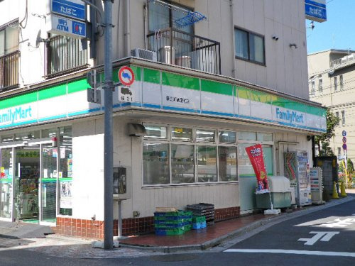 【コンビニエンスストア】ファミリーマート　新三河島駅前店まで460ｍ