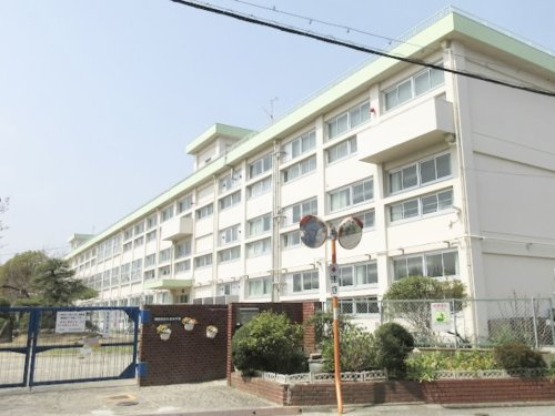 【小学校】川西市立久代小学校まで850ｍ