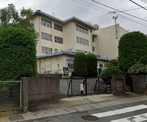 【小学校】松戸市立松ケ丘小学校まで785ｍ