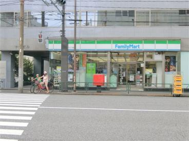 【コンビニエンスストア】ファミリーマート　東品川三丁目店まで138ｍ
