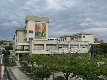 【小学校】豊中市立泉丘小学校まで735ｍ