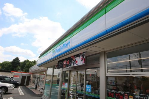 【コンビニエンスストア】ファミリーマート中野中央通り店まで544ｍ