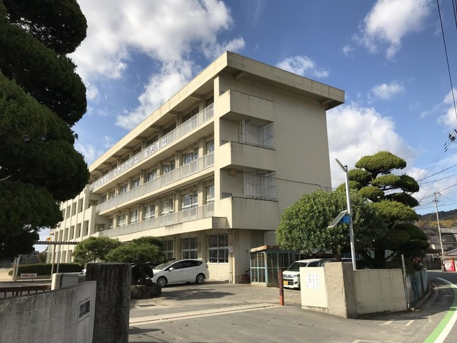 【小学校】福山市立赤坂小学校まで218ｍ