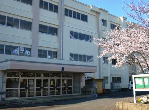 【中学校】茅ヶ崎市立西浜中学校まで140ｍ