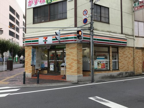 【コンビニエンスストア】セブンイレブン熊谷駅東通り店まで924ｍ