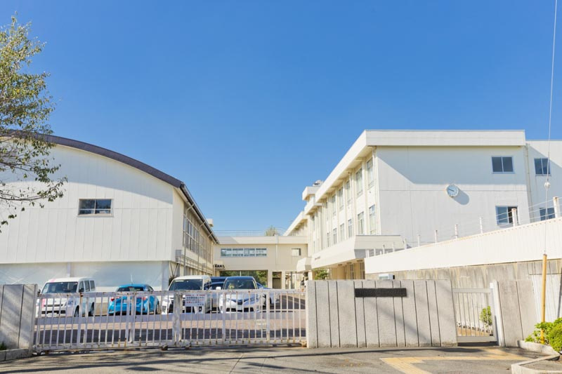 【中学校】新町中学校まで560ｍ