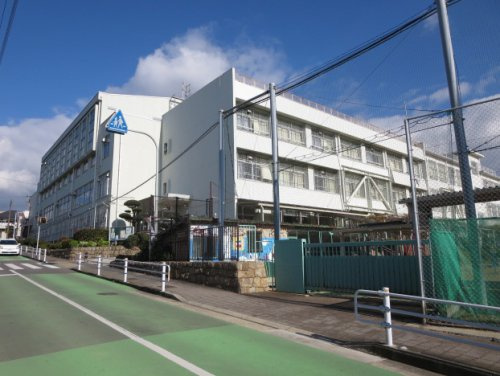 【小学校】神戸市立霞ケ丘小学校まで901ｍ