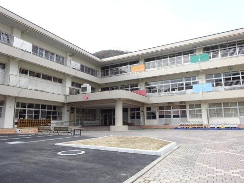 【小学校】尾道市立美木原小学校まで715ｍ