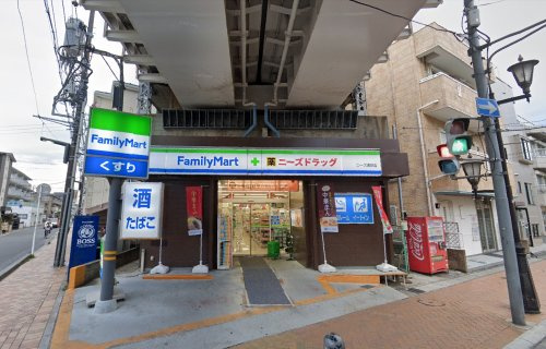【コンビニエンスストア】ファミリーマート　ニーズ浦安店まで166ｍ