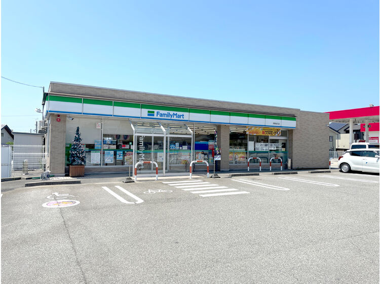 【コンビニエンスストア】ファミリーマート　黒部前沢店まで203ｍ