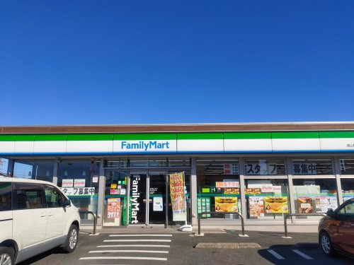 【コンビニエンスストア】ファミリーマート　館山駅東口店まで272ｍ