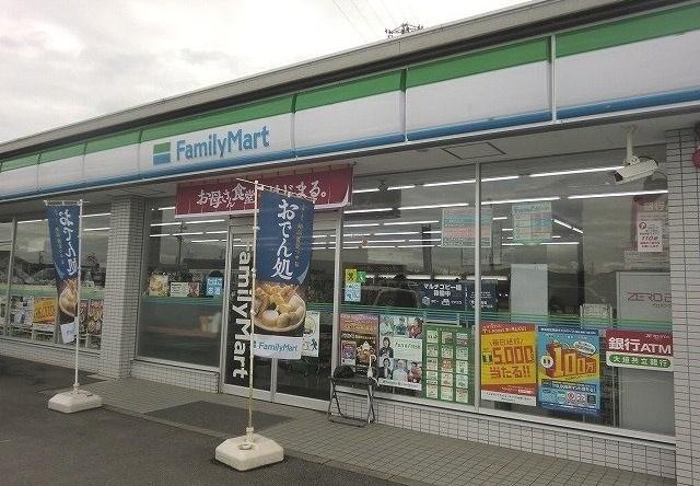 【コンビニエンスストア】ファミリーマート　美濃加茂前平店まで584ｍ