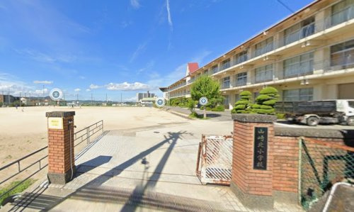【小学校】岩出市立山崎北小学校まで860ｍ