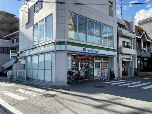 【コンビニエンスストア】ファミリーマート　仁川駅前店まで820ｍ