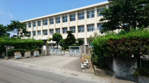 【中学校】霧島市立隼人中学校まで3058ｍ