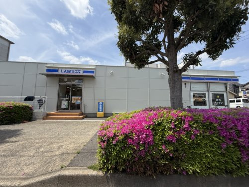【コンビニエンスストア】ローソン小平新小金井街道店まで1027ｍ