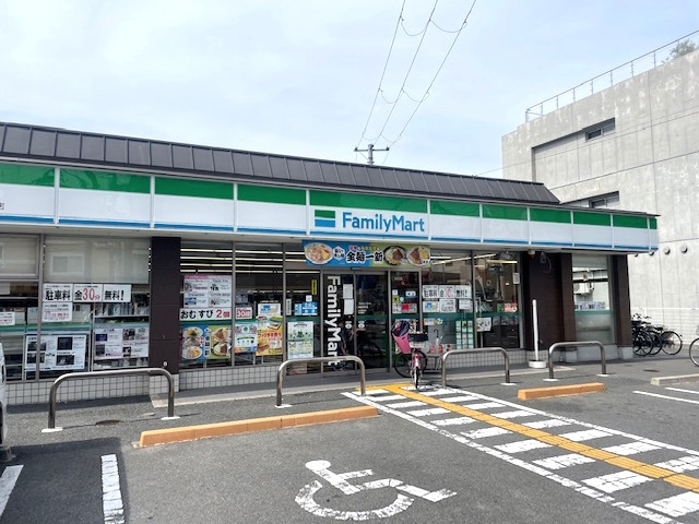 【コンビニエンスストア】ファミリーマート　梅津段町店まで201ｍ