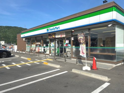 【コンビニエンスストア】ファミリーマート　亀岡篠町店まで573ｍ