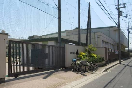 【中学校】東大阪市立花園中学校まで645ｍ