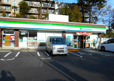 【コンビニエンスストア】ファミリーマート　用賀の杜店まで1208ｍ