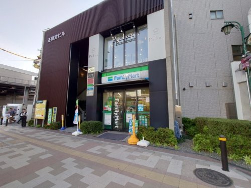 【コンビニエンスストア】ファミリーマートひばりヶ丘駅北口店まで130ｍ