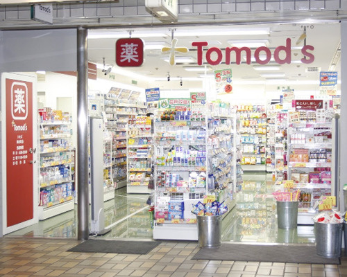 【ドラッグストア】トモズ　神谷町店まで242ｍ