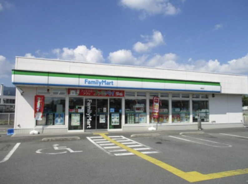 【コンビニエンスストア】ファミリーマート寄居店まで920ｍ