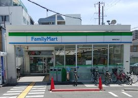 【コンビニエンスストア】ファミリーマート　鴫野駅南店まで572ｍ