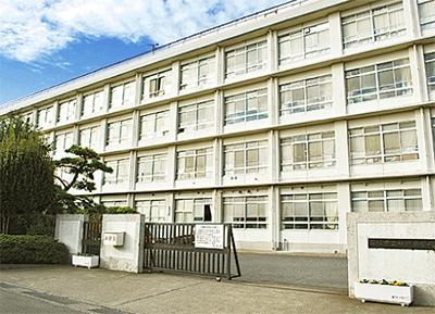【中学校】平塚市立神明中学校まで879ｍ