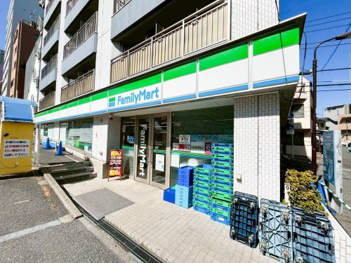 【コンビニエンスストア】ファミリーマート　牛込柳町駅前店まで297ｍ