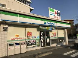 【コンビニエンスストア】ファミリーマート　川崎鷺沼店まで1054ｍ