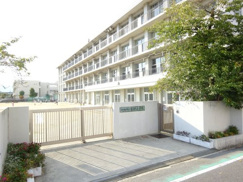 【小学校】大和高田市立高田小学校まで770ｍ