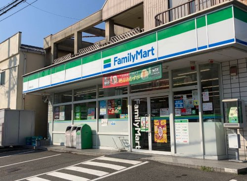 【コンビニエンスストア】ファミリーマート　尾道長江店まで617ｍ
