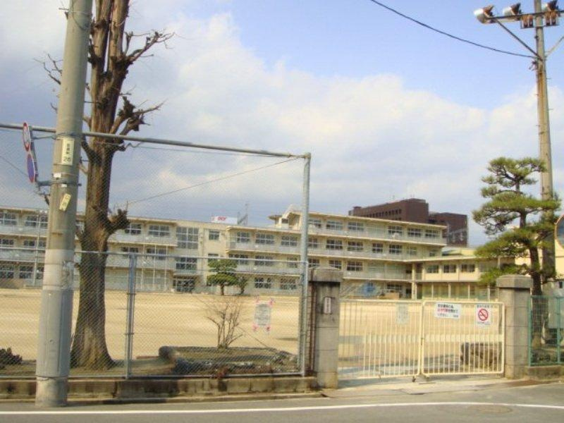 【小学校】福山市立西小学校まで684ｍ