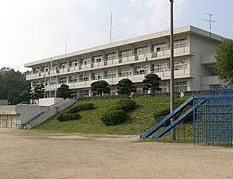 【小学校】尾道市立西藤小学校まで494ｍ