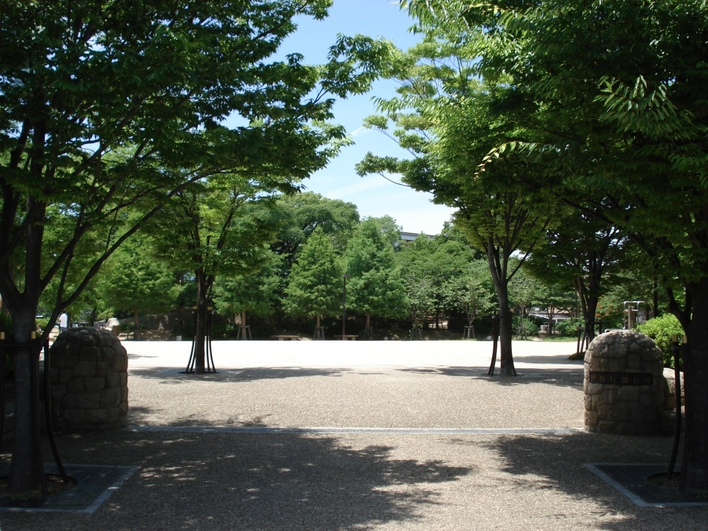 【公園】中野行浪公園まで810ｍ