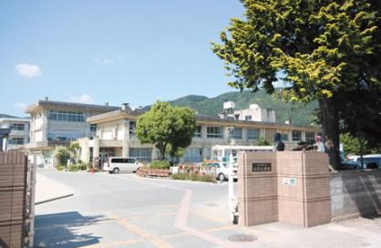 【小学校】亀岡市立安詳小学校まで700ｍ