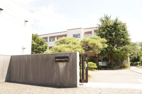 【中学校】名古屋市立猪高中学校まで994ｍ