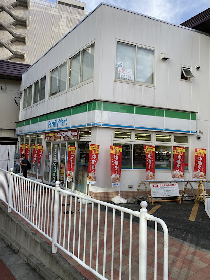 【コンビニエンスストア】ファミリーマート　西武国分寺駅前店まで79ｍ