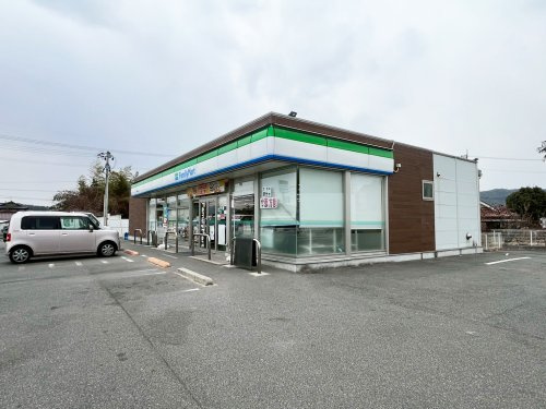 【コンビニエンスストア】ファミリーマート　黒瀬大多田店まで1042ｍ