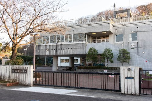 【小学校】川崎市立岡上小学校まで1209ｍ