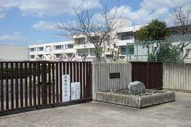【小学校】交野市立倉治小学校まで725ｍ