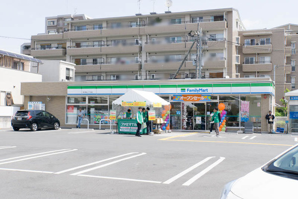 【コンビニエンスストア】ファミリーマート　枚方東山二丁目店まで388ｍ