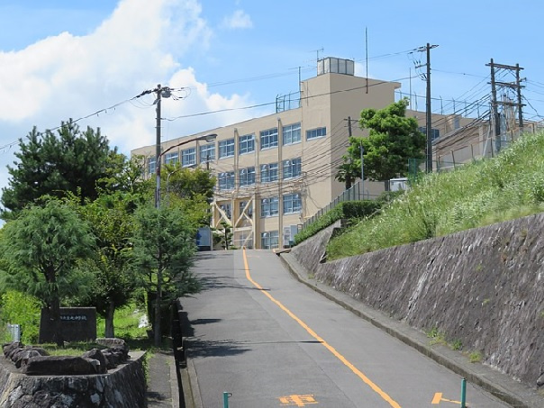 【中学校】高槻市立第九中学校まで650ｍ