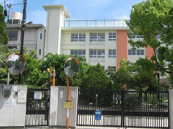 【小学校】枚方市立枚方第二小学校まで234ｍ