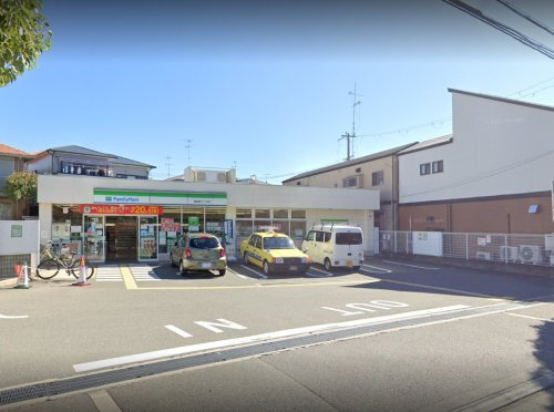 【コンビニエンスストア】ファミリーマート　箕面瀬川二丁目店まで161ｍ
