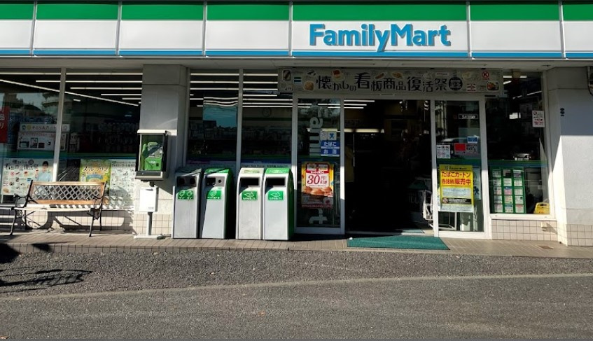 【コンビニエンスストア】ファミリーマート横浜本牧店まで354ｍ
