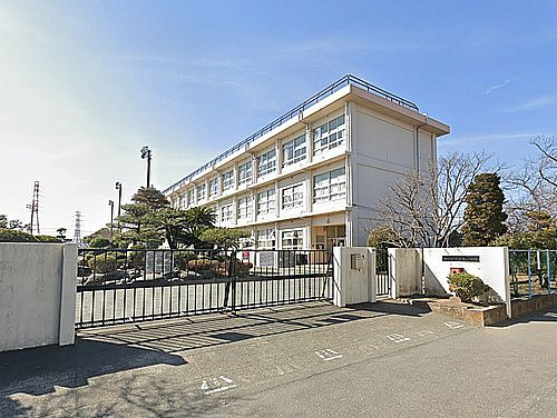 【小学校】平塚市立真土小学校まで612ｍ