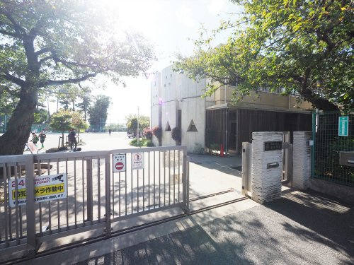 【中学校】世田谷区立砧中学校まで827ｍ
