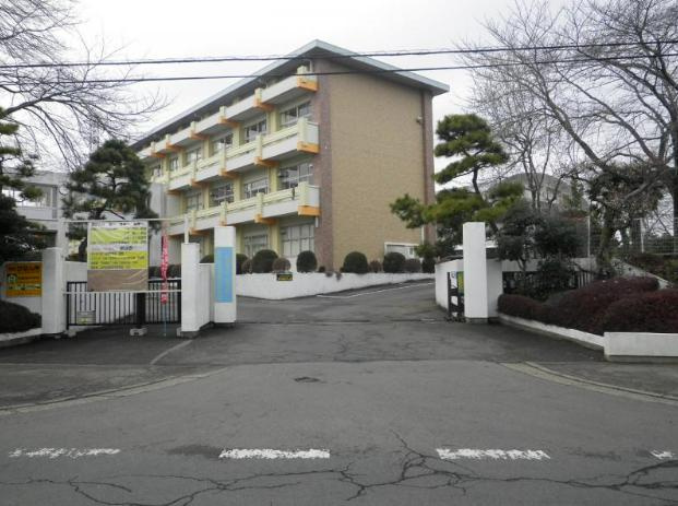 【中学校】双葉台中学校まで880ｍ